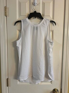 Simply Vera Vera Wang White Crewneck Sleeveless Tank